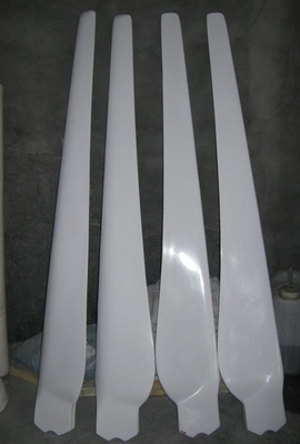 Tecnologia de colocação manual As lâminas da turbina eólica de fibra de vidro Tipo de lâmina torcida para suas necessidades