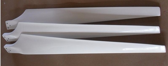Tecnologia de colocação manual As lâminas da turbina eólica de fibra de vidro Tipo de lâmina torcida para suas necessidades