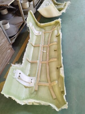 Peças para automóveis de FRP natural ou pintado de fibra reforçada de plástico Resistência térmica de moderada a elevada Adequado para vários veículos