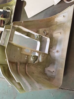 Peças para automóveis de FRP natural ou pintado de fibra reforçada de plástico Resistência térmica de moderada a elevada Adequado para vários veículos